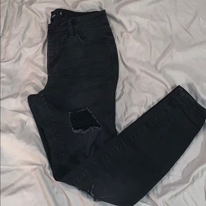Distressed skinny jeans
